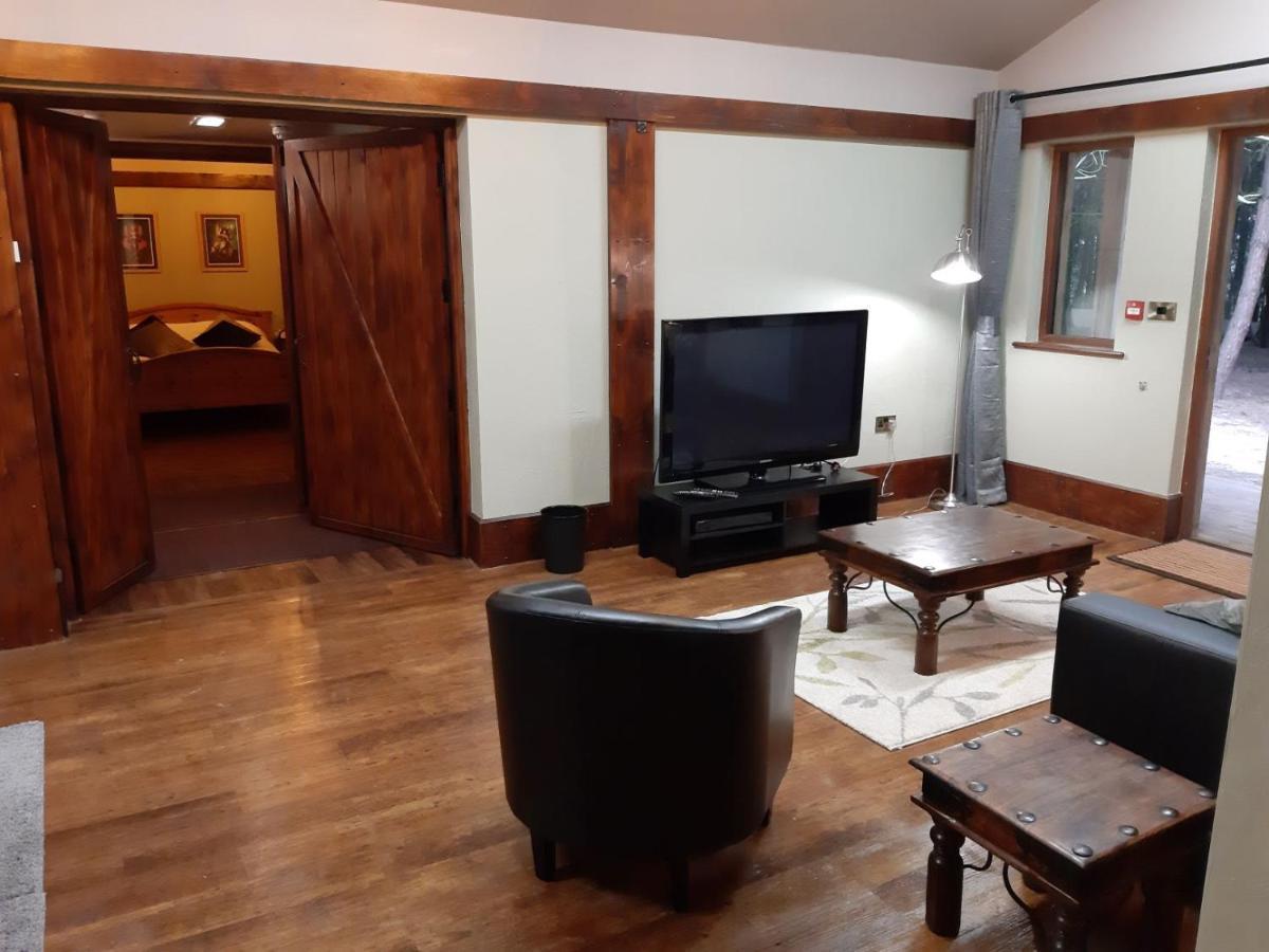 Wyldwood Lodge Cheadle  Dış mekan fotoğraf